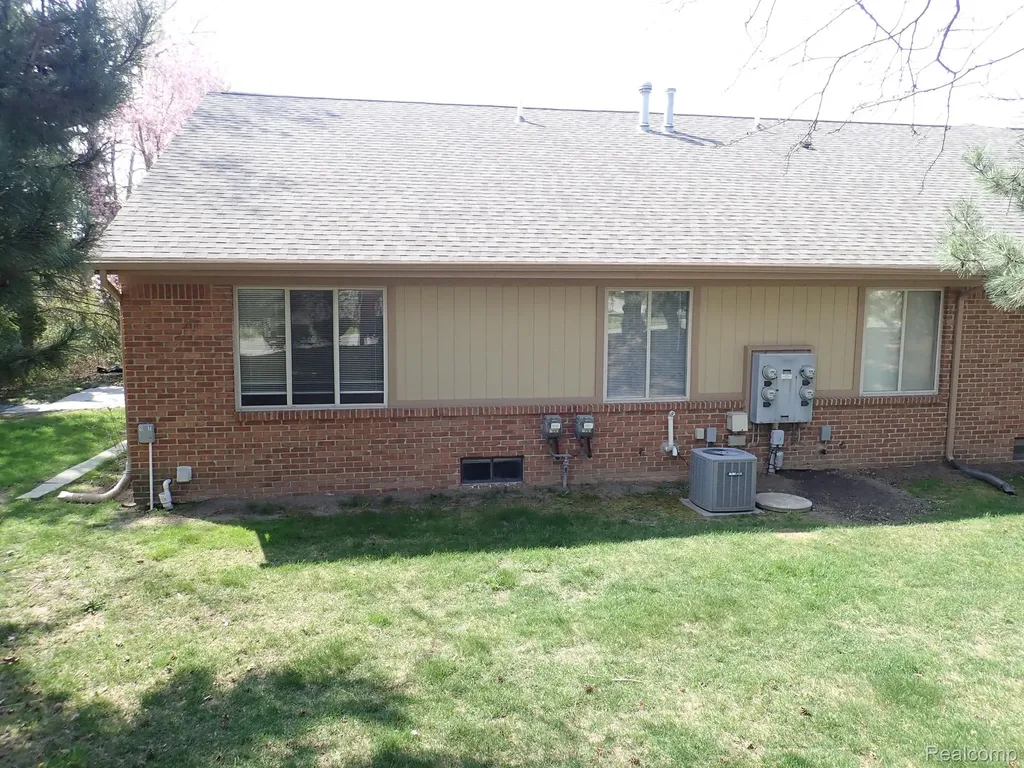 46980 Country Lane Macomb Township MI 48044