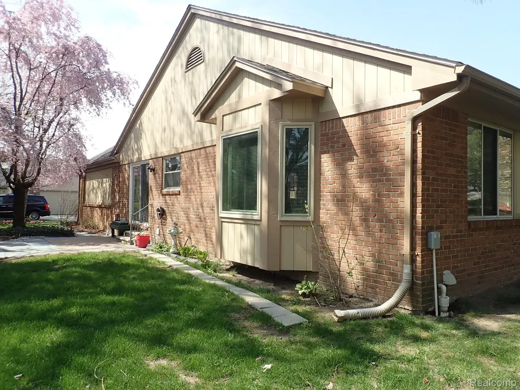 46980 Country Lane Macomb Township MI 48044