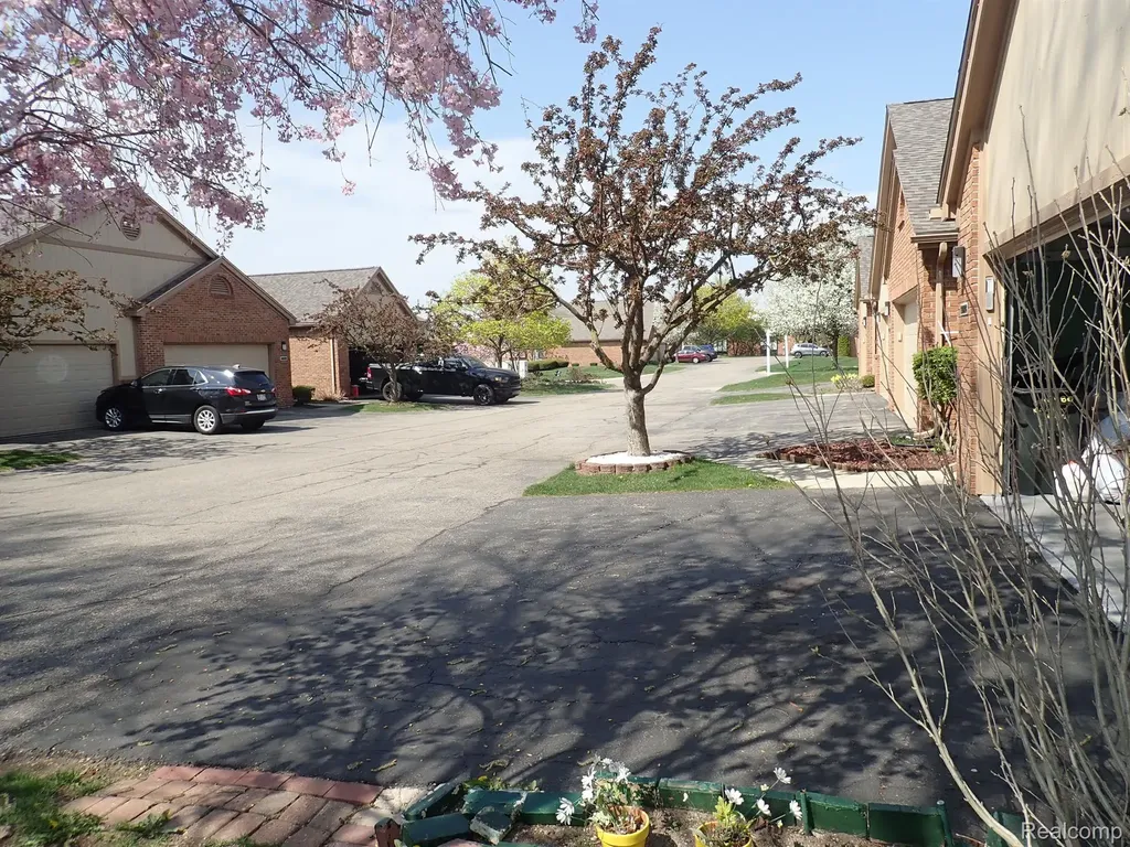 46980 Country Lane Macomb Township MI 48044
