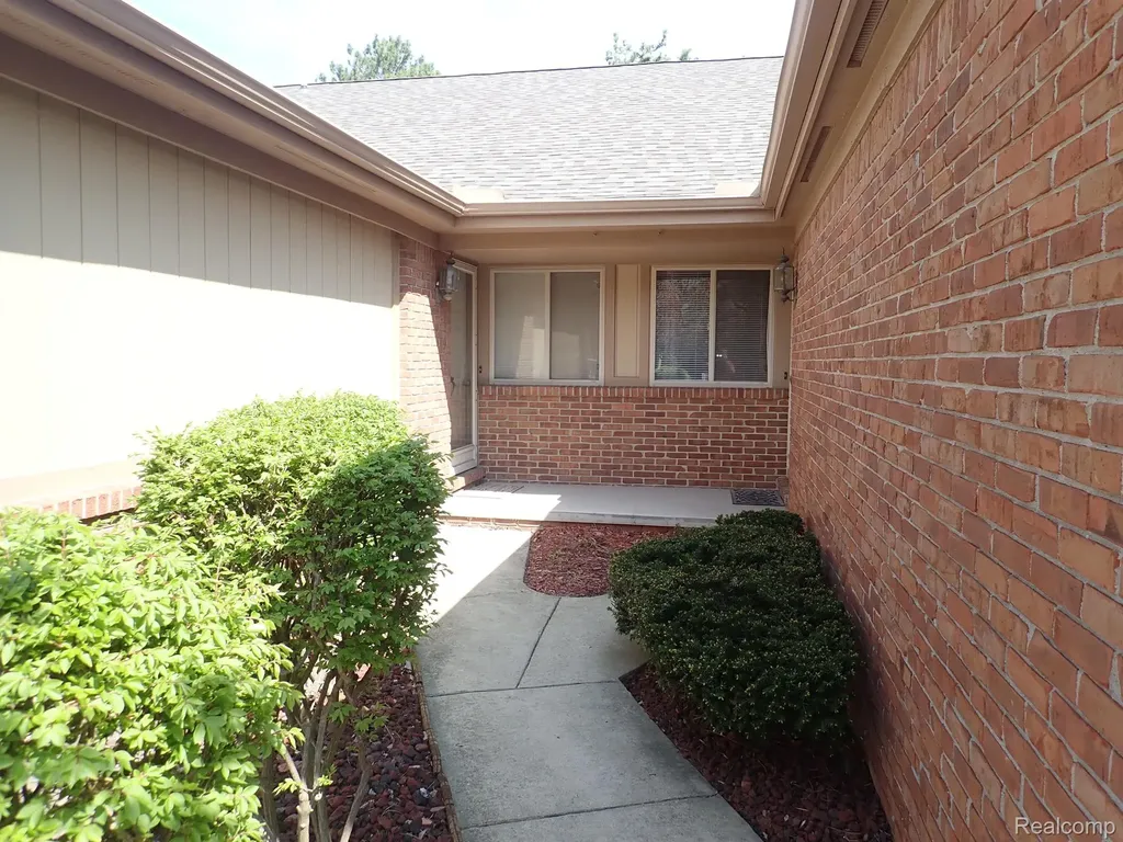 46980 Country Lane Macomb Township MI 48044