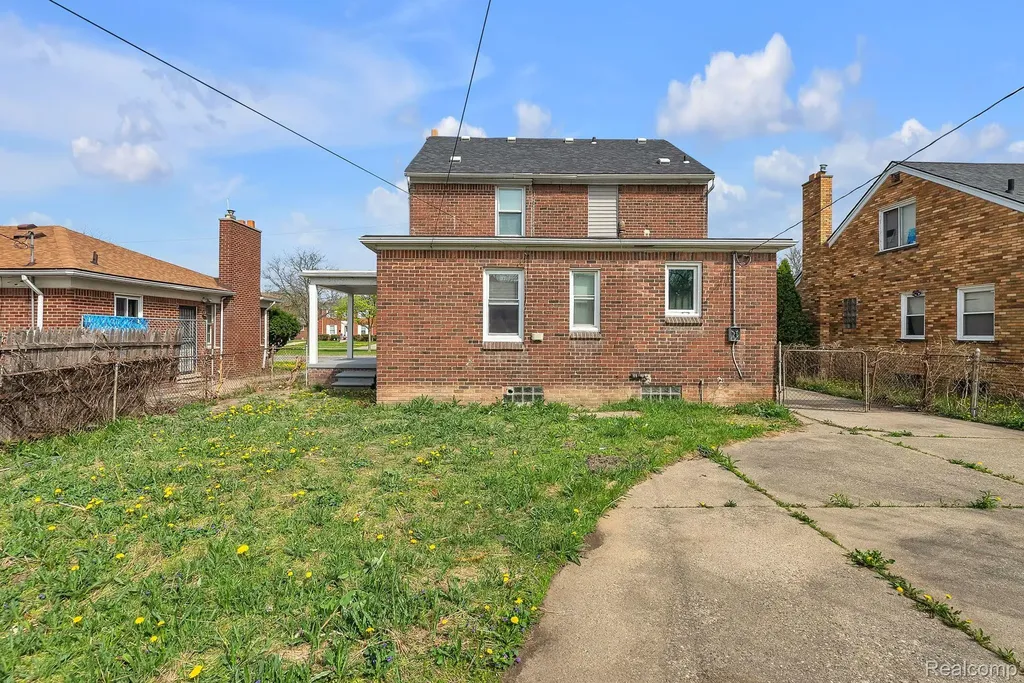 8790 E Outer Drive Detroit City MI 48213