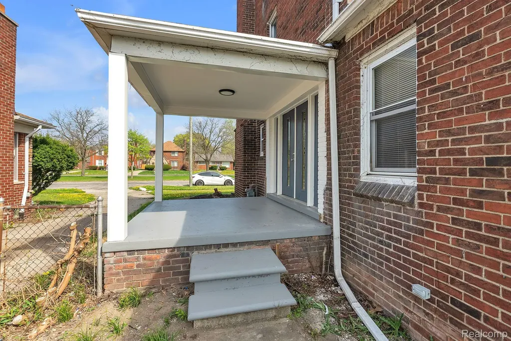 8790 E Outer Drive Detroit City MI 48213