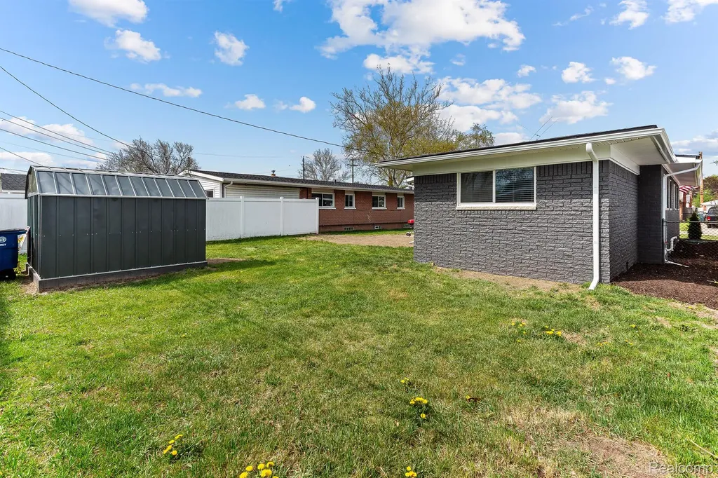 451 Darwin Street Westland City MI 48186