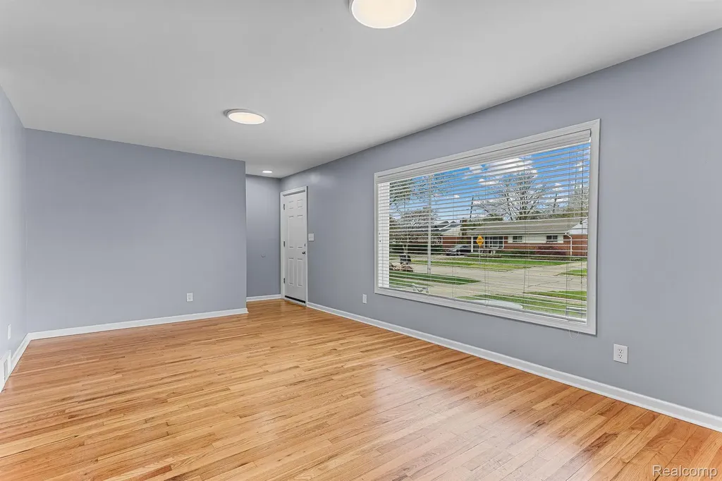 451 Darwin Street Westland City MI 48186