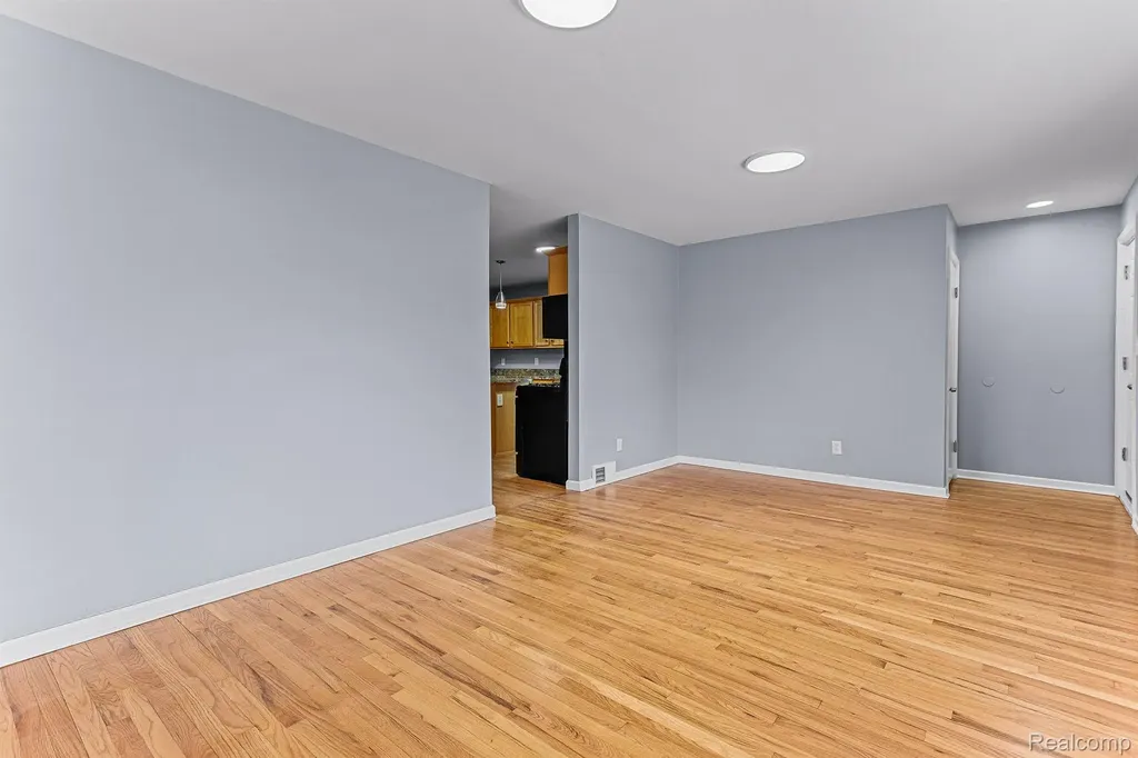 451 Darwin Street Westland City MI 48186