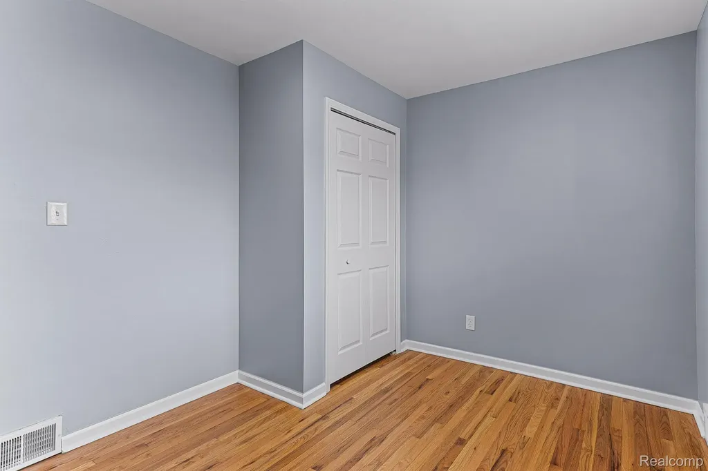 451 Darwin Street Westland City MI 48186