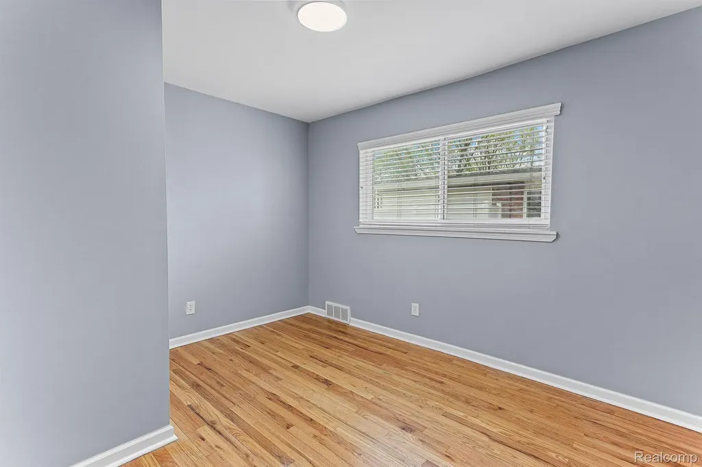 451 Darwin Street Westland City MI 48186