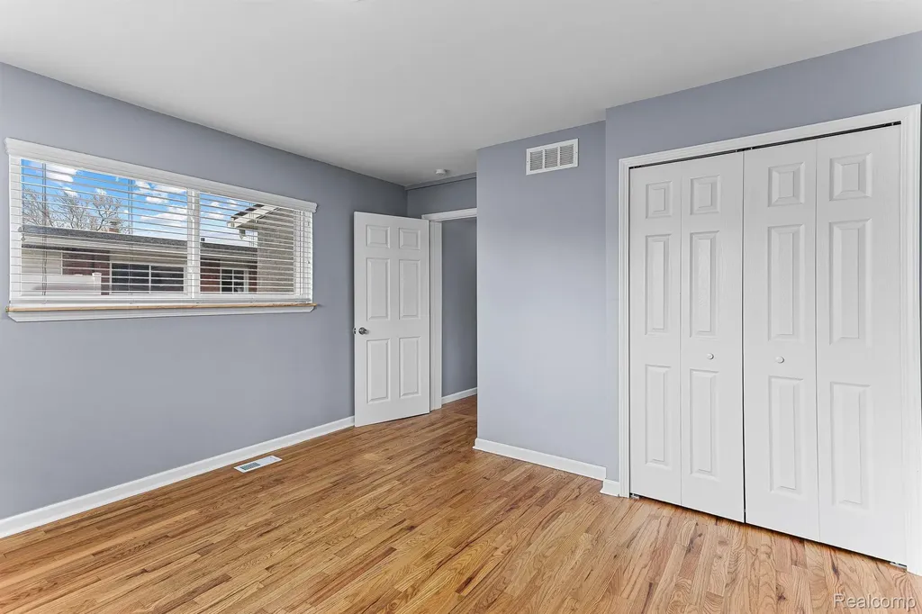 451 Darwin Street Westland City MI 48186
