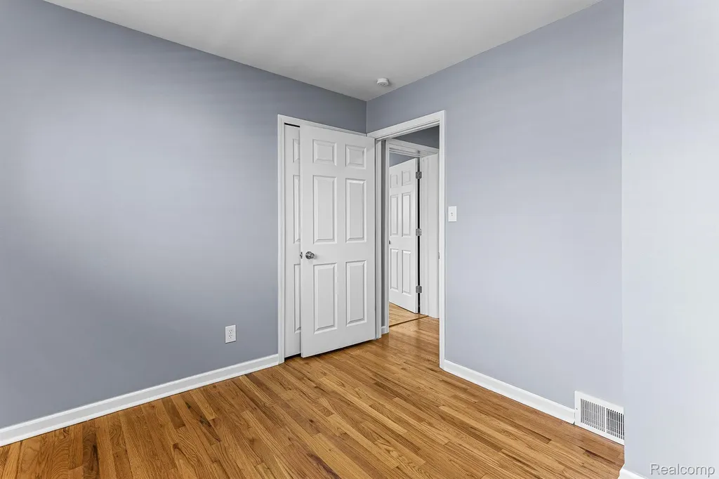451 Darwin Street Westland City MI 48186