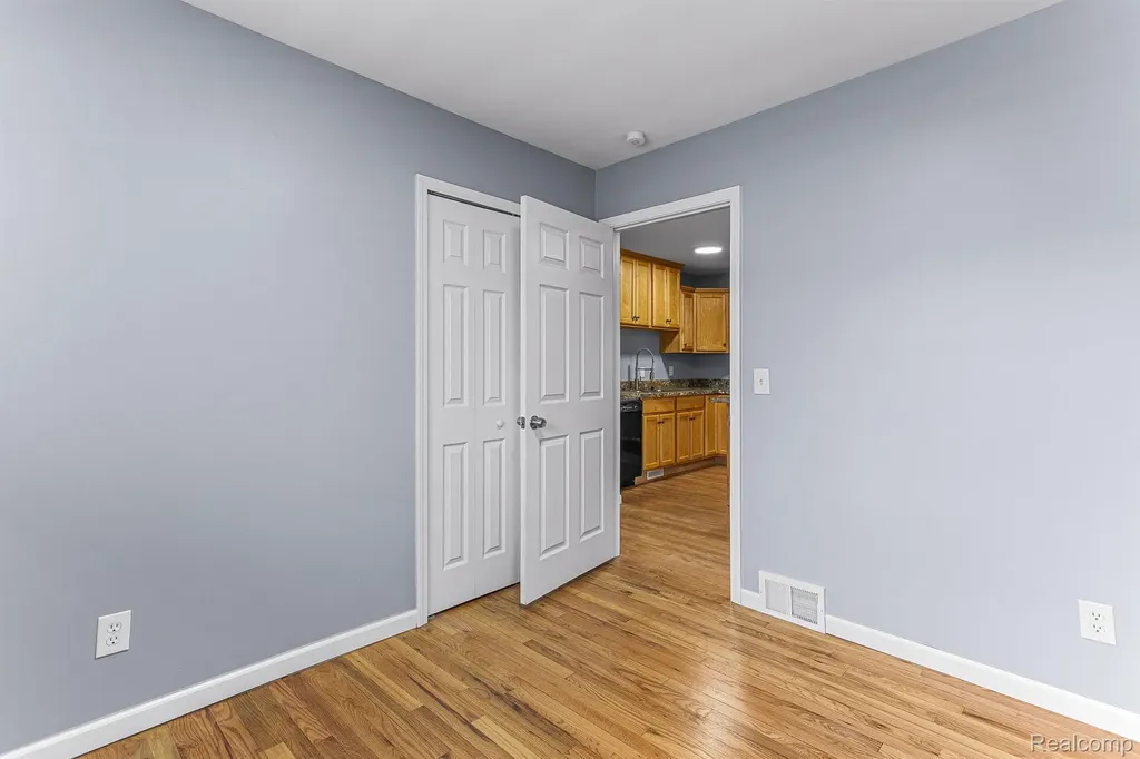 451 Darwin Street Westland City MI 48186