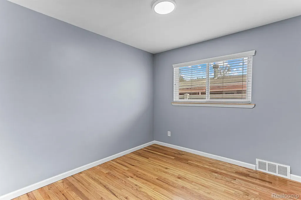 451 Darwin Street Westland City MI 48186