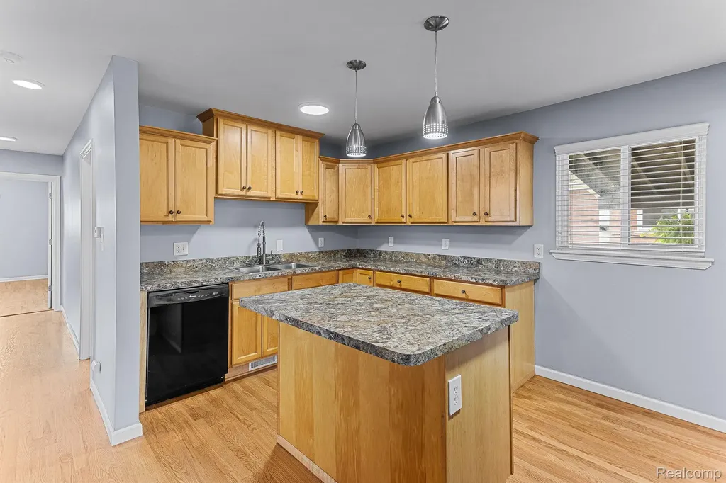 451 Darwin Street Westland City MI 48186