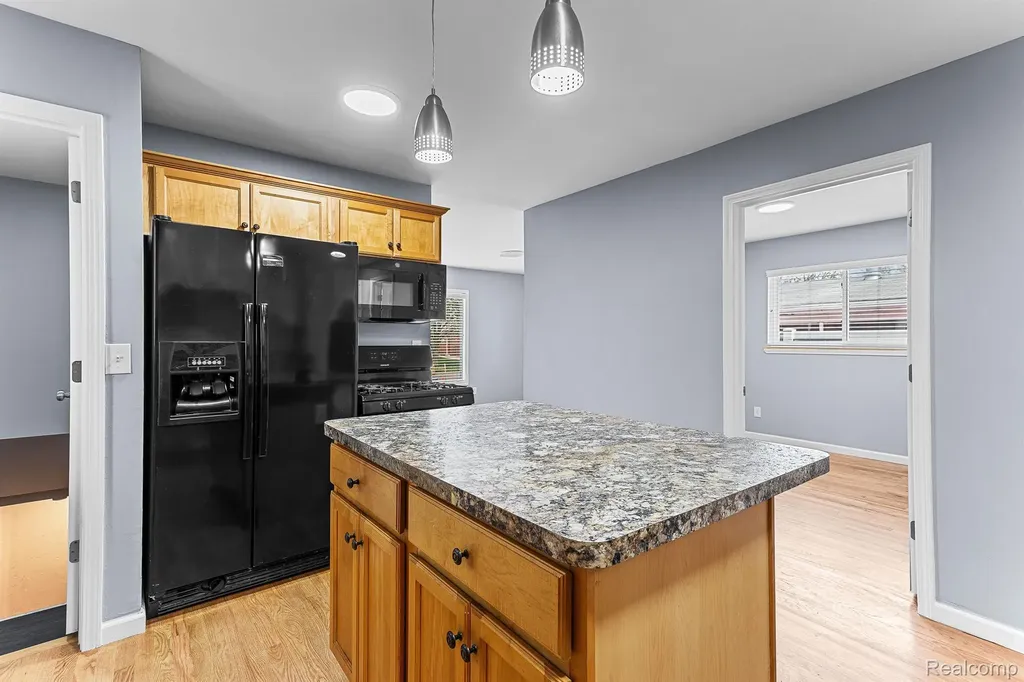 451 Darwin Street Westland City MI 48186