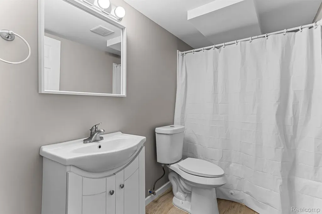 451 Darwin Street Westland City MI 48186