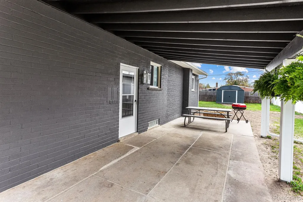 451 Darwin Street Westland City MI 48186