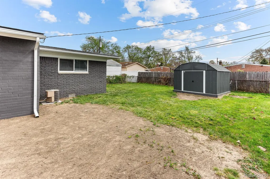451 Darwin Street Westland City MI 48186