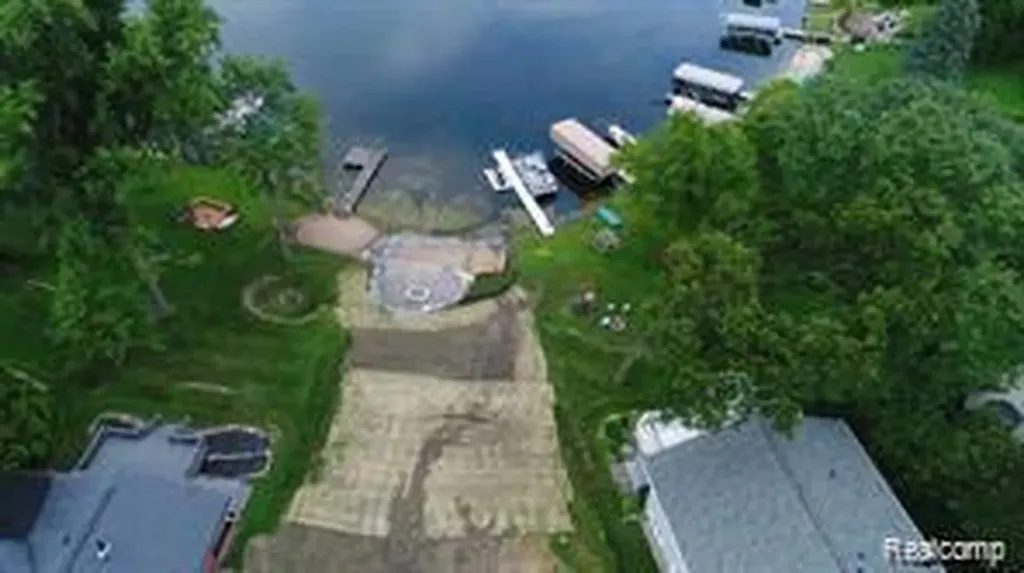 10418 King Road Springfield Charter Township MI 48350