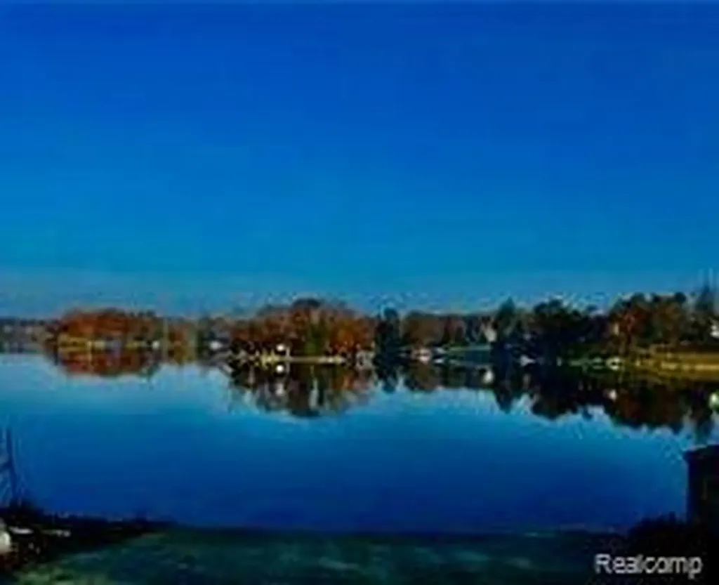 10418 King Road Springfield Charter Township MI 48350