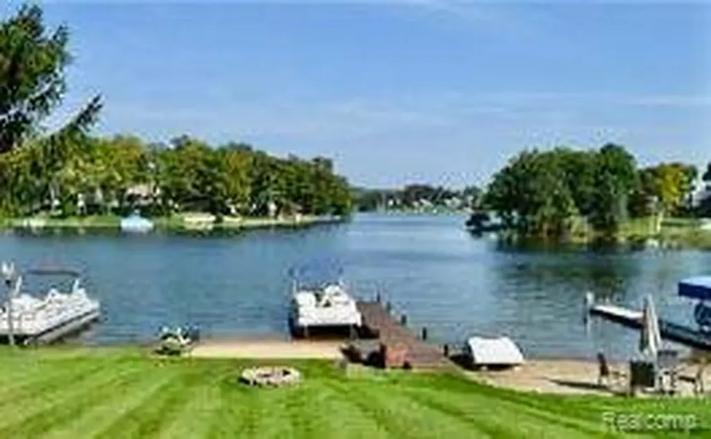 10418 King Road Springfield Charter Township MI 48350