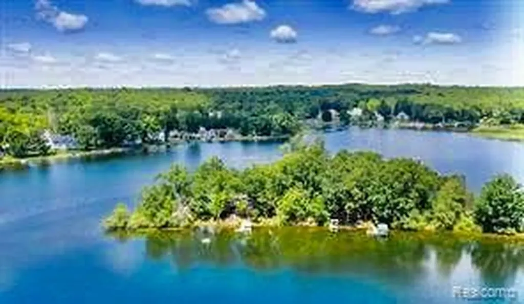 10418 King Road Springfield Charter Township MI 48350
