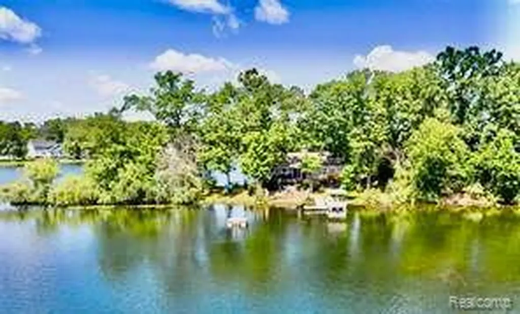 10418 King Road Springfield Charter Township MI 48350