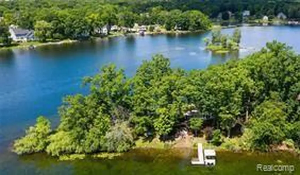 10418 King Road Springfield Charter Township MI 48350