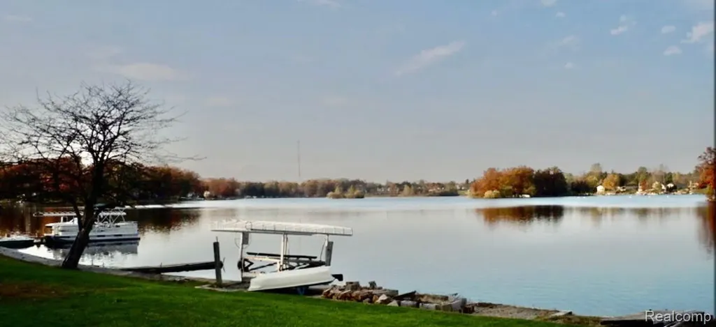 10418 King Road Springfield Charter Township MI 48350
