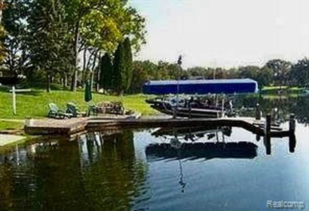 10418 King Road Springfield Charter Township MI 48350