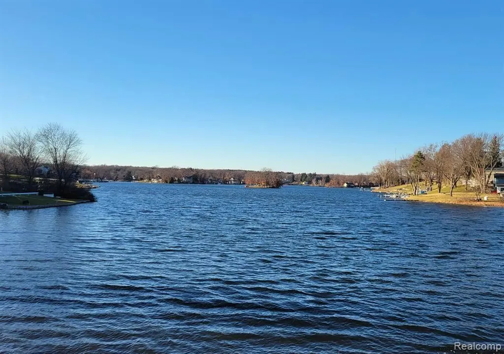 10418 King Road Springfield Charter Township MI 48350