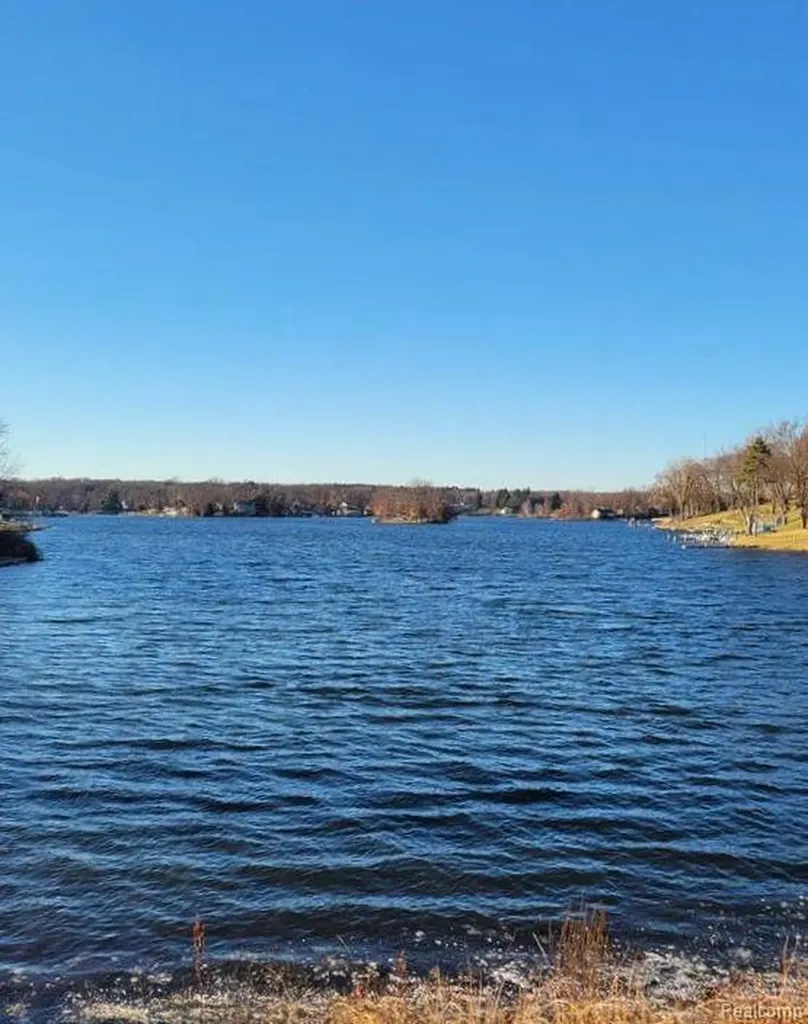 10418 King Road Springfield Charter Township MI 48350