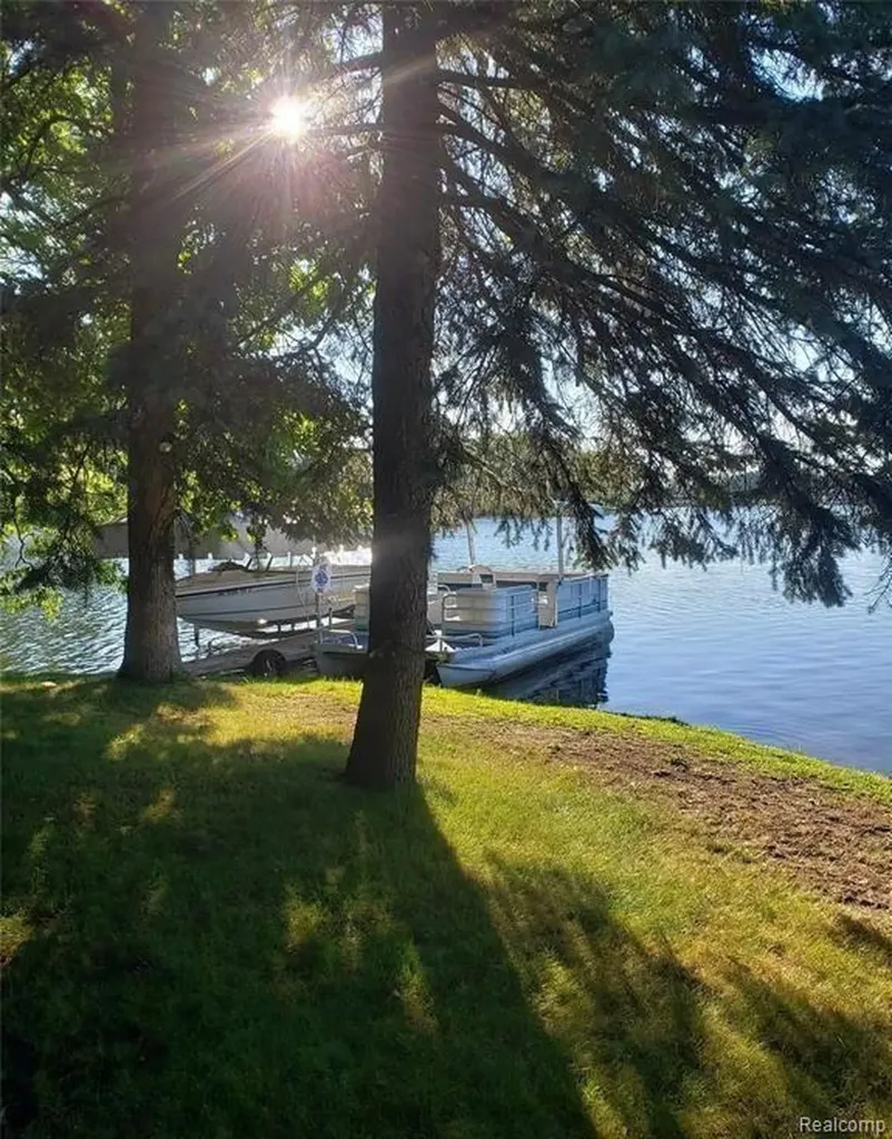 10418 King Road Springfield Charter Township MI 48350