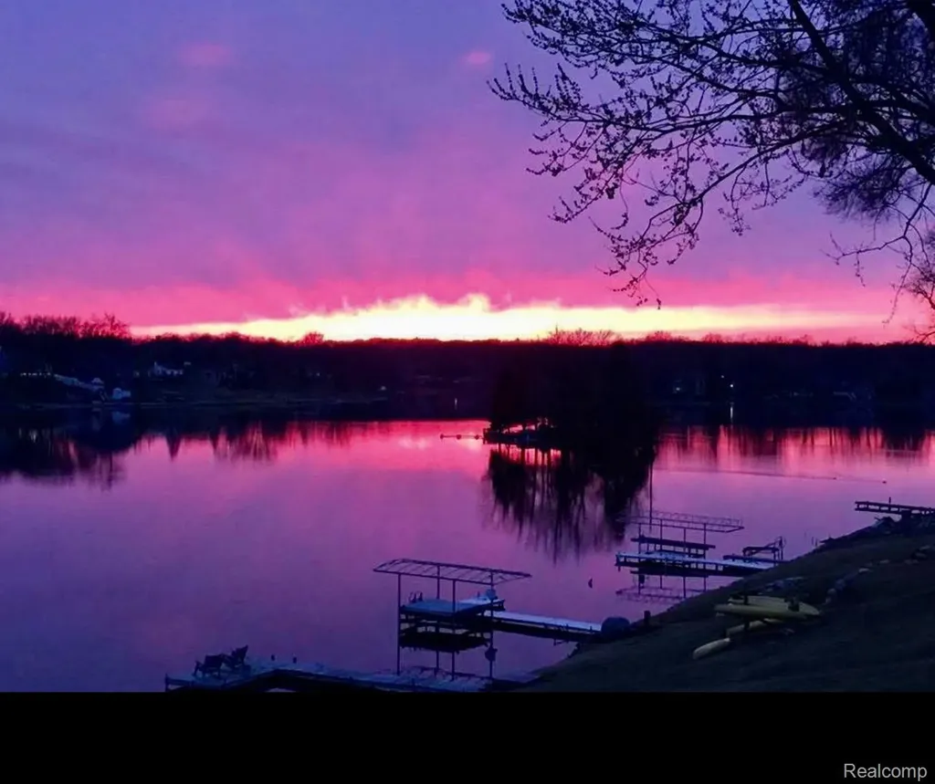 10418 King Road Springfield Charter Township MI 48350