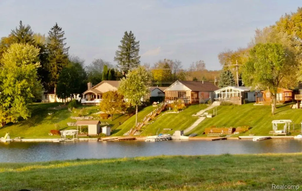 10418 King Road Springfield Charter Township MI 48350