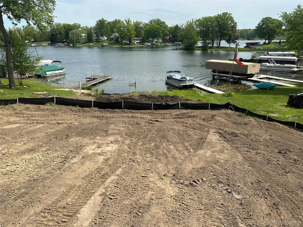 10418 King Road Springfield Charter Township MI 48350