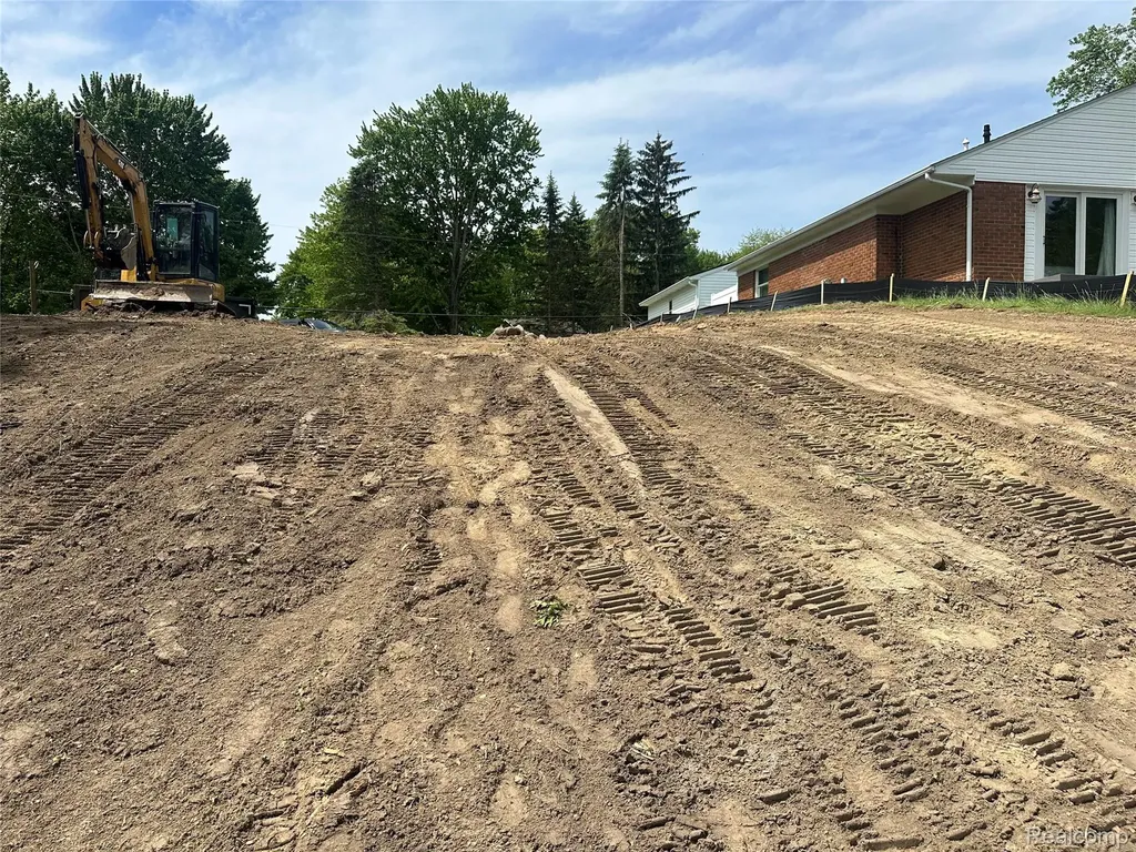 10418 King Road Springfield Charter Township MI 48350