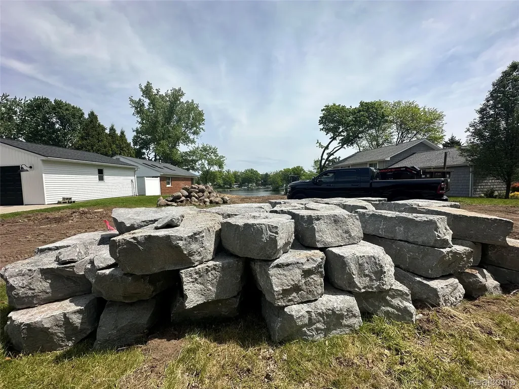 10418 King Road Springfield Charter Township MI 48350
