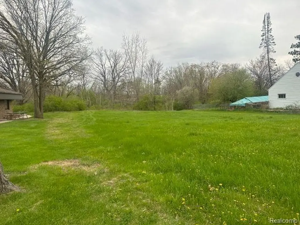 5141 W Bristol Road Flint City MI 48507