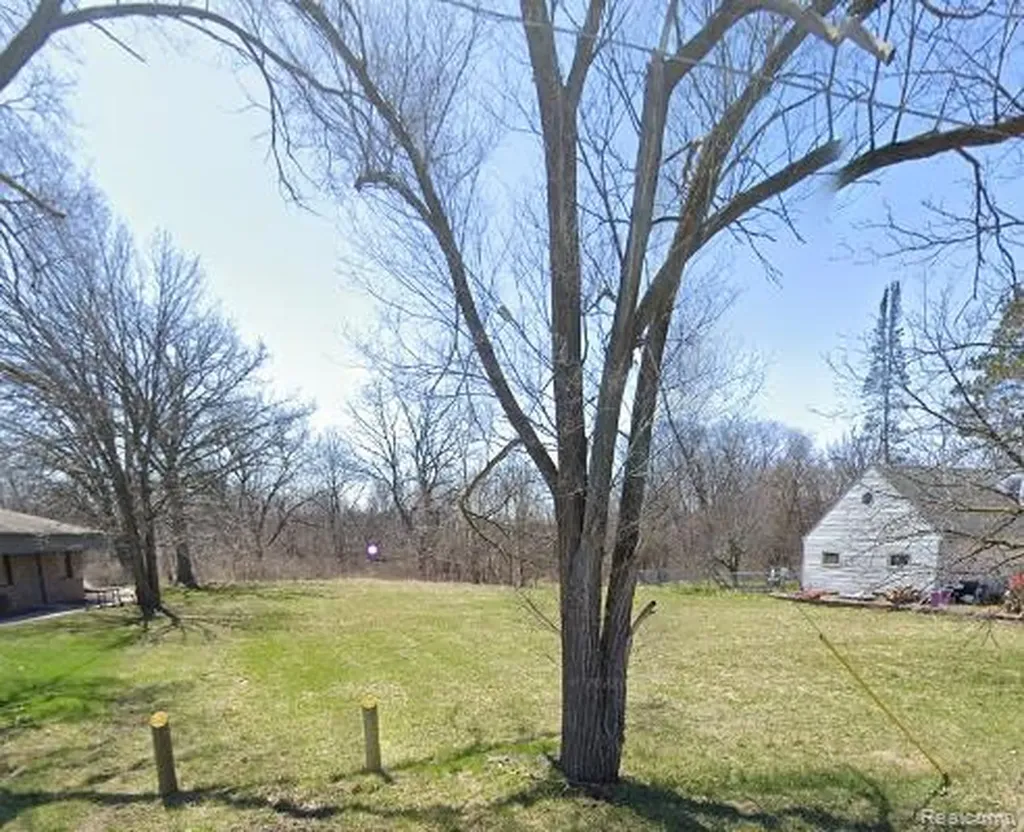 5141 W Bristol Road Flint City MI 48507