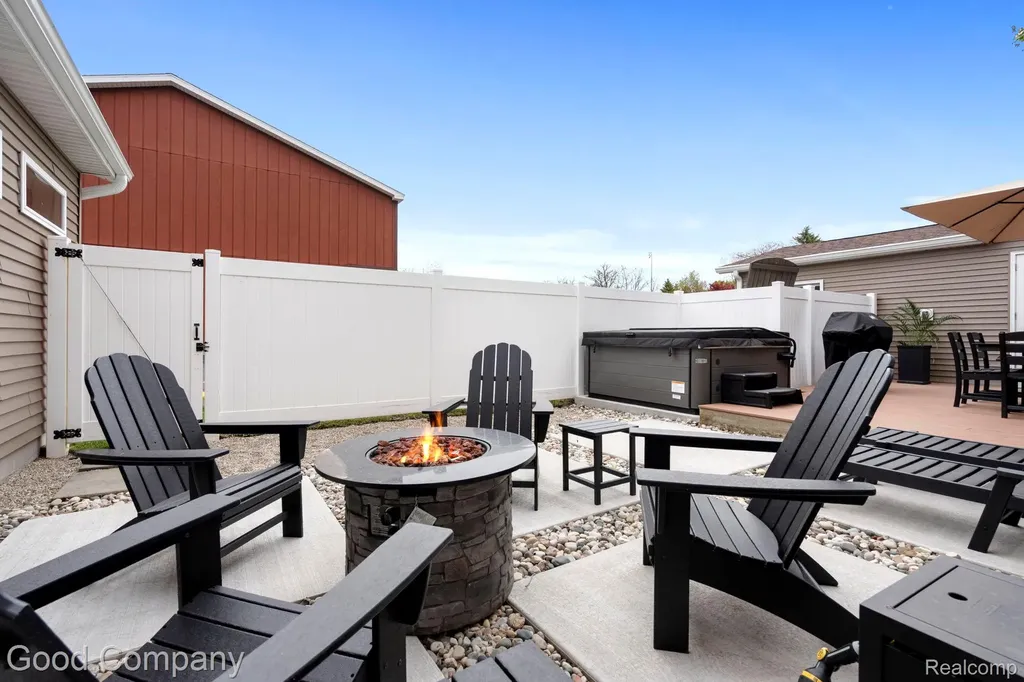 612 N Lakeshore Drive Ludington City MI 49431