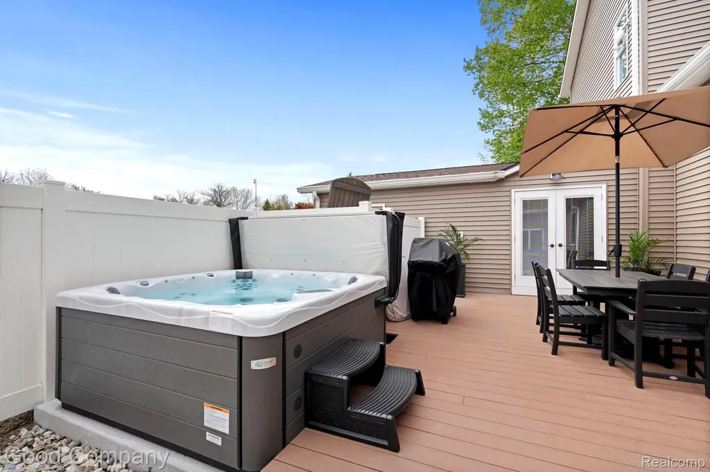 612 N Lakeshore Drive Ludington City MI 49431