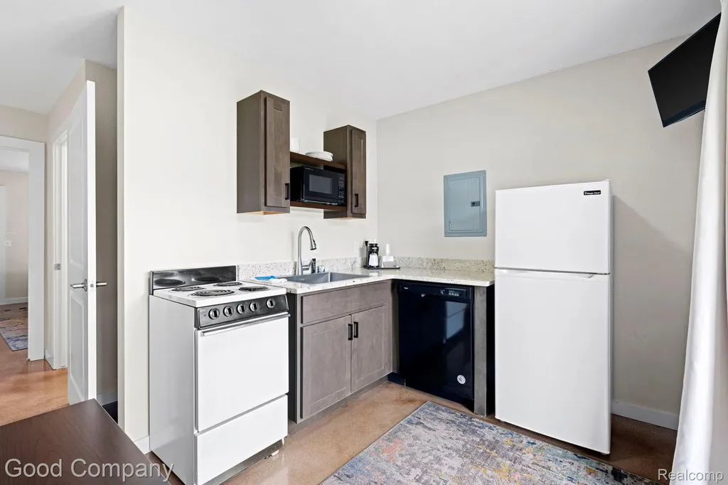 612 N Lakeshore Drive Ludington City MI 49431