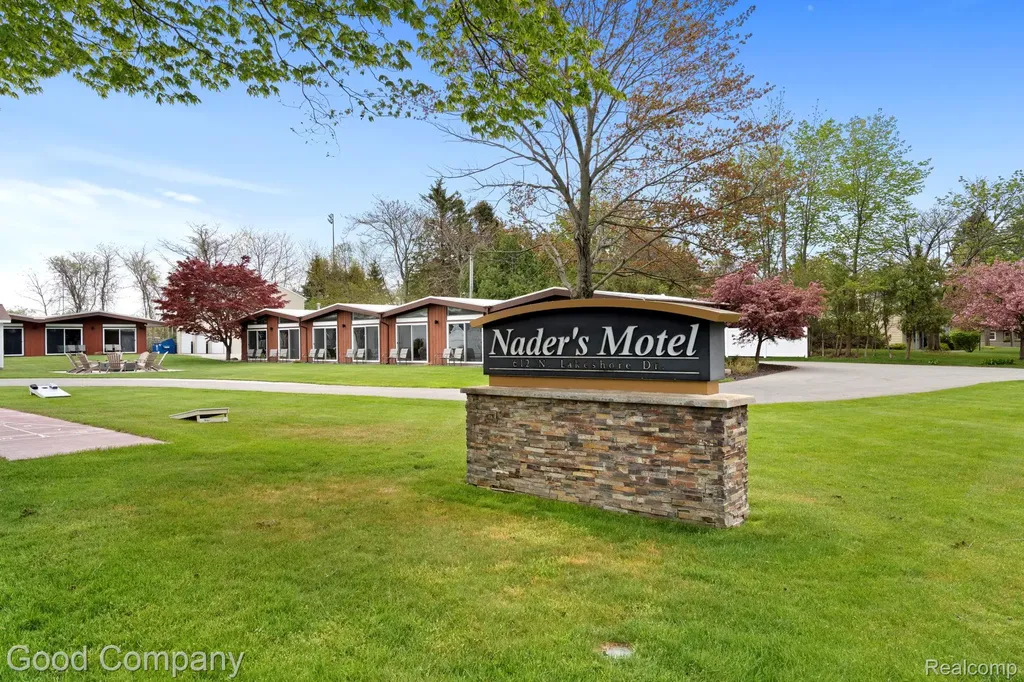 612 N Lakeshore Drive Ludington City MI 49431