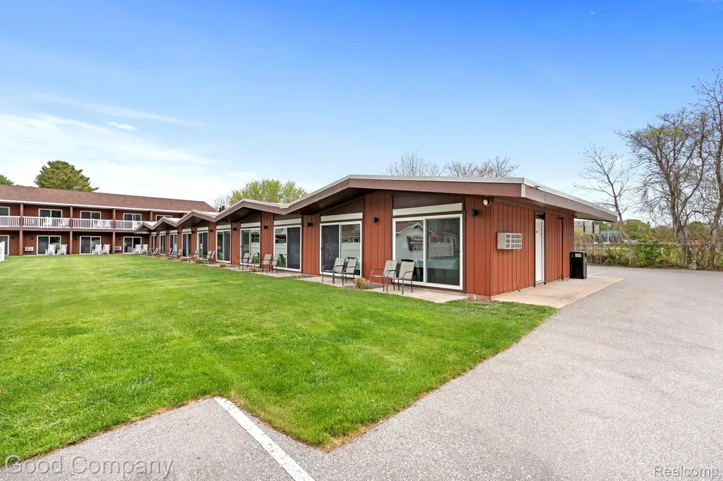 612 N Lakeshore Drive Ludington City MI 49431