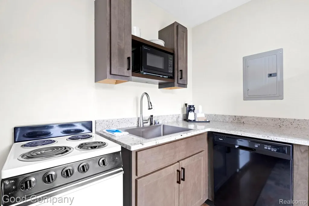 612 N Lakeshore Drive Ludington City MI 49431