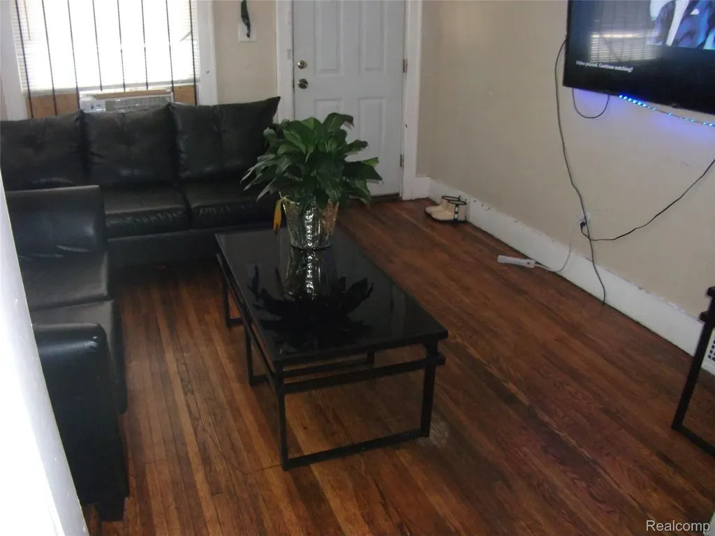 15017 Wildemere Street Detroit City MI 48238