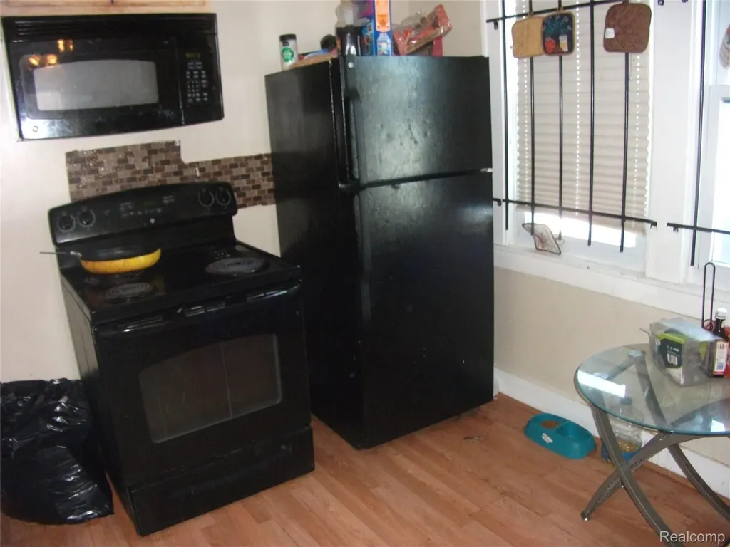 15017 Wildemere Street Detroit City MI 48238