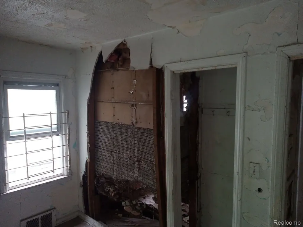 7764 American Street Detroit City MI 48210