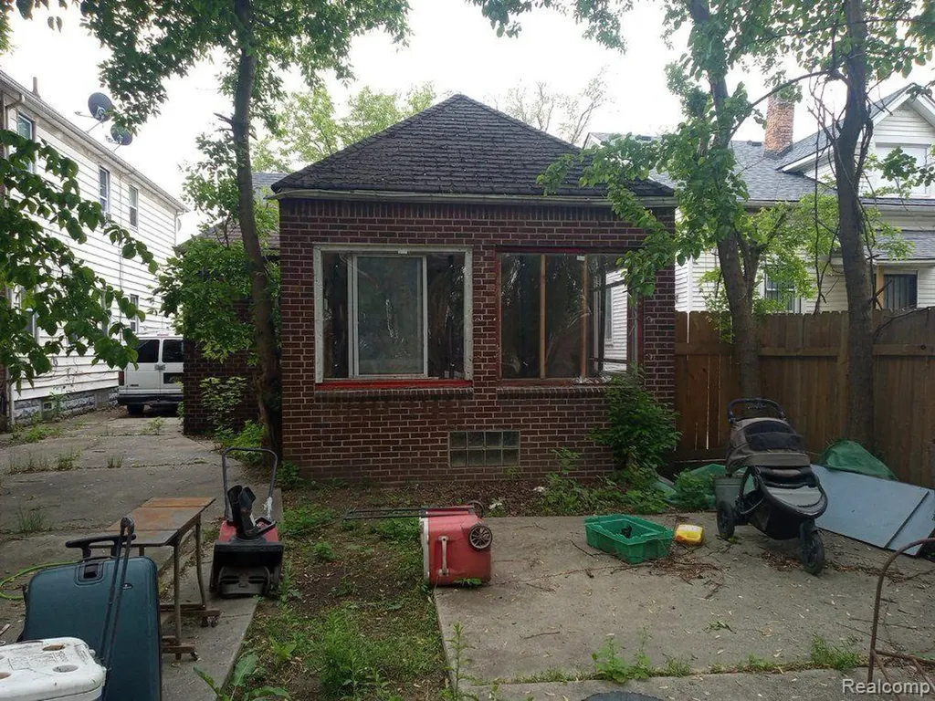 7764 American Street Detroit City MI 48210