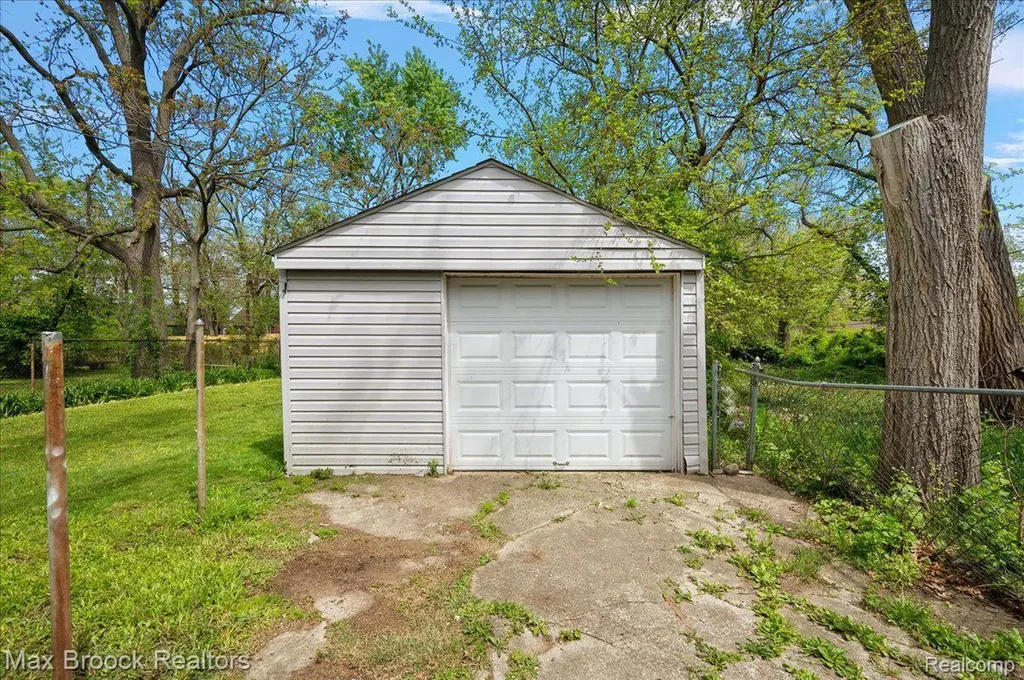 21392 Bethlawn Boulevard Royal Oak Charter Township MI 48220
