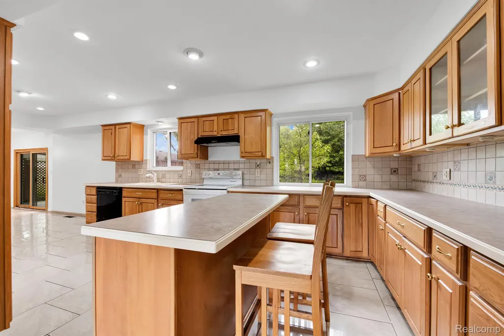 33735 Kennedy Drive Sterling Heights City MI 48310